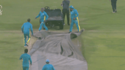 Chaos at Gaddafi Stadium: PSL ground staff slip, fall as covers fly in Lahore - Watch