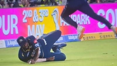 Jason Holder was seen touching the ground while completing the catch.