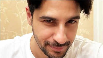 Sidharth Malhotra shared a cute pic wearing his baby girl's bow clip, captioning it: “Tell me you’re a girl dad without telling me you’re a girl dad 🎀.” Fans and celebs like Janhvi Kapoor adore it. With wife Kiara, he welcomed Saraayah on July 15, 2025. Their Shershaah romance led to a 2023 wedding. Sidharth Malhotra sports baby Saraayah's bow clip in an adorable 'girl dad' photo, fans call him 'Pookie'