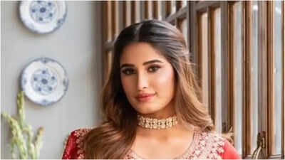 Vir Hirani, son of Rajkumar Hirani, casts Rasha Thadani opposite him in his debut film, the small‑town romance Lagan Laagi Re, directed by Sonali Rattan Deshmukh and produced by Jay Shewakramani under Northern Lights Films. Vir, who stars in the thriller series Pritam Pedro, makes his big‑screen debut, while Rasha, known for Azaad, gears up for Laikey Laika and Srinivasa Mangapuram. Rasha Thadani to star opposite Vir Hirani in 'Lagan Laagi Re', shoot begins in July 2026 - Report