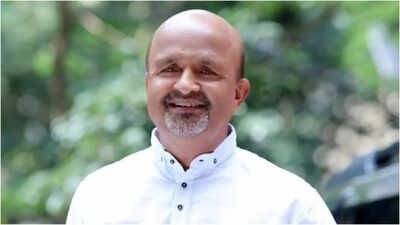 Veteran lyricist Sameer Anjaan has criticised the current state of Bollywood music, calling Gen-Z songs "jarring noise." In a recent interaction, he said excessive sound is overpowering meaningful lyrics, affecting both songs and films. He stressed that music plays a key role in a film’s success and warned that unless balance is restored between melody and lyrics, the soul of Hindi film music will continue to fade. Sameer Anjaan SLAMS Gen Z Bollywood music as 'jarring noise'; says, 'shor badh gaya hai'