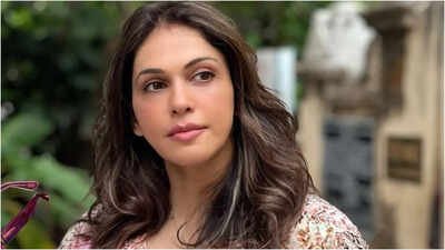 'Every missed ID check puts a young life in danger': Isha Koppikar slams underage drinking in Mumbai, says minors given alcohol "freely"