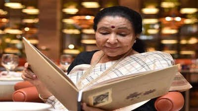 When Asha Bhosle said ‘Gana aur khana dono achha hona chahiye’: Cooked Kanda Poha and talks about her love for food