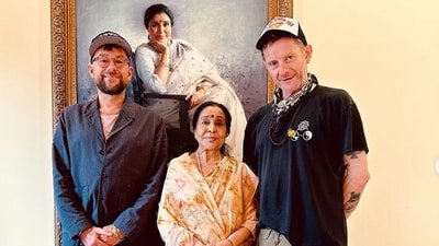 Asha Bhosle with her last collaborators, Gorlliaz.