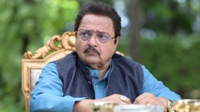Rakesh Bedi in a still from Dhurandhar 2.