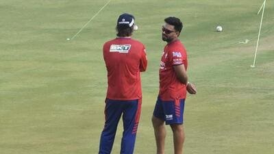 LSG skipper Rishabh Pant with chief coach Justin Langer in Lucknow on Saturday. (Deepak Gupta/HT Photo)