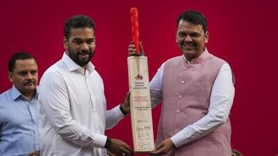 Maharashtra Chief Minister Devendra Fadnavis (R) with Mumbai Cricket Association (MCA) President Ajinkya Naik. (PTI)
