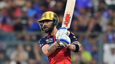 Virat Kohli in action for RCB against MI in Mumbai. (Anshuman Poyrekar/HT Photo)