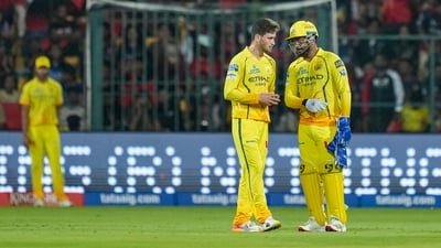 Noor Ahmad and Sanju Samson chatting in the middle of an IPL 2026 match. (PTI)