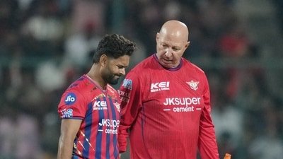 Rishabh Pant retires hurt during LSG's game vs RCB, grimacing in pain. (PTI)