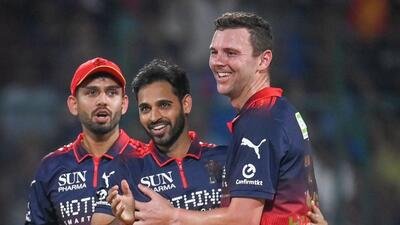 RCB’s Bhuvneshwar Kumar (C) and Josh Hazlewood during the IPL match against DC. (Sanchit Khanna/HT)