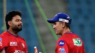 Justin Langer refuses to reveal Rishabh Pant’s batting position before DC clash. (Hindustan Times)