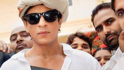 Shah Rukh Khan visited Ajmer Sharif in 2011.