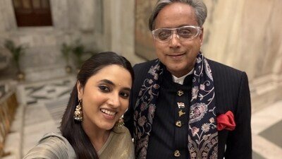 Priyanka Mohan clicked a selfie with Shashi Tharoor at Rashtrapati Bhavan.