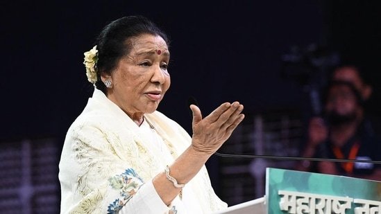 Asha Bhosle funeral live updates: Singer Asha Bhosle died on April 12 in Mumbai. Asha Bhosle funeral live updates: Singer Asha Bhosle died on April 12 in Mumbai.