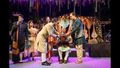 The Ragas by the River Legend Award was presented to Ustad Amjad Ali Khan and Pandit Hariprasad Chaurasia (in the picture). (Courtesy Ragas by the River)