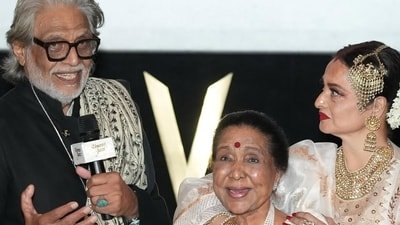 Muzaffar Ali with Asha Bhosle and Rekha during the launch of his book and re-release of his film Umrao Jaan in 2025 (Photo: Instagram)