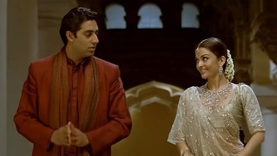 Abhishek Bachchan and Aishwarya Rai in a still from the film Guru.