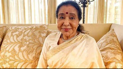 Legendary singer Asha Bhosle suffers cardiac arrest, rushed to Breach Candy hospital in Mumbai