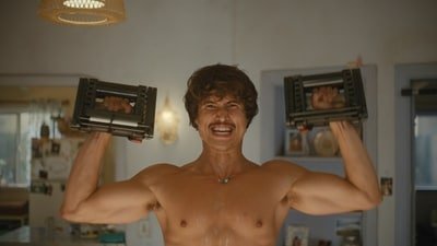 Charles Melton plays Austin, a freelance personal trainer, in Beef Season 2.