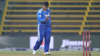 4th T20I: All-round Deepti Sharma stars as India beat South Africa by 14 runs, avoid whitewash