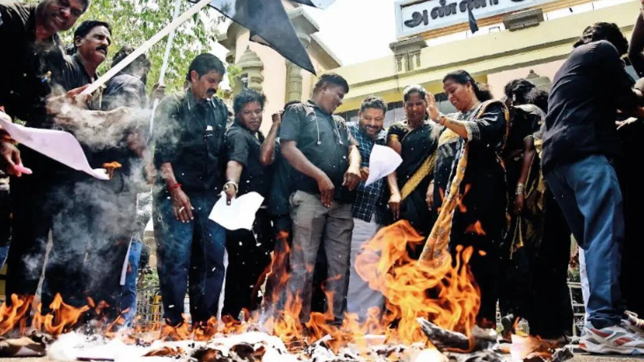 DMK party cadres staged a black-flag protest and burned copies of the Delimitation Bill at Anna Arivalayam in Chennai
