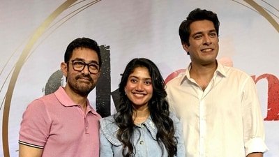 Actor and producer Aamir Khan, along with Sai Pallavi (C) and Junaid Khan (R), attend an event promoting Ek Din. (Photo by Sujit JAISWAL / AFP) (AFP)