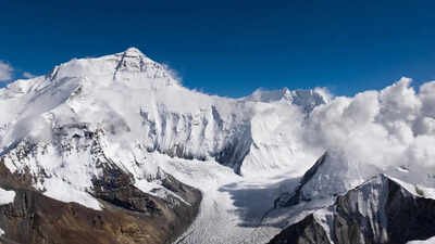 Everest climbers ‘poisoned’ in $20m insurance scam, probe on