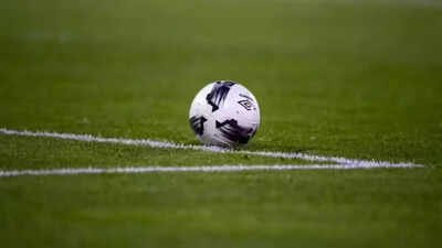 Footballer dies after robbers attack team bus