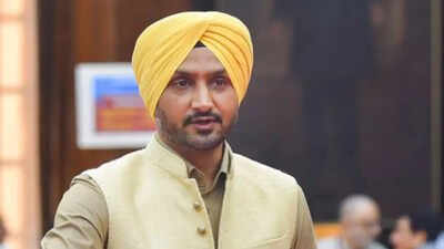 Former India cricketer Harbhajan Singh joins BJP, quits Aam Aadmi Party