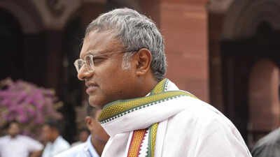 Cash is the king: Mob snatches 13.4 lakh seized from MP’s office