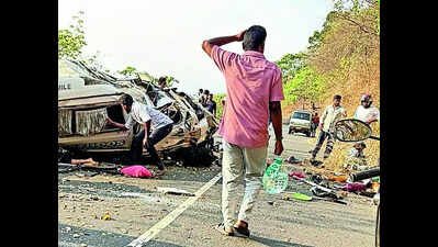 9 tourists from Kerala killed as van plunges into gorge in Tamil Nadu