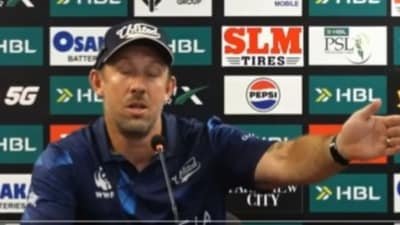 Islamabad United's Luke Ronchi just couldn't take it anymore. (Screengrab from X)