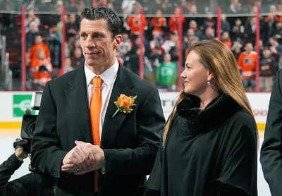 Former member of the Philadelphia Flyers and the Carolina Hurricanes Rod Brind'Amour and his wife Amy (Credit: Getty Image) How Rod Brind’Amour and wife Amy Biedenbach built a lasting bond rooted in purpose, family, and the Carolina Hurricanes pride