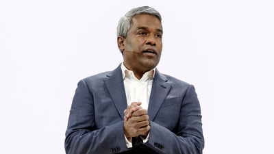 Google Cloud is making a strong bid for market share against rivals Microsoft and Amazon. The company has launched new TPU chips, the TPU 8t and TPU 8i. Google Cloud's head, Thomas Kurian, highlighted the company's full-stack approach. This strategy involves building its own chips, data centers, and AI models. Google Cloud boss Thomas Kurian has a message for Microsoft and Amazon, ‘Our two new chips are going to…’