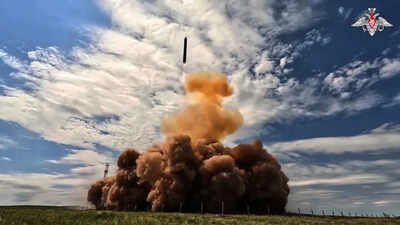 'Europe, U.S. In Range': Russia Unleashes 'DOOMSDAY NUCLEAR BEAST' | Putin Oversees Missile Launch