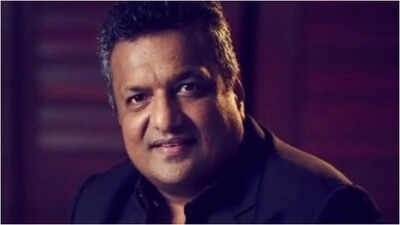 Filmmaker Sanjay Gupta publicly questioned FWICE's decision to ban Ranveer Singh over his 'Don 3' exit, arguing the ban ultimately deprives 300 workers of their livelihood. FWICE issued the directive after Farhan Akhtar claimed Ranveer's sudden departure caused losses of Rs 45 crore during the film's pre-production stage. Sanjay Gupta slams FWICE's ban on Ranveer Singh, 'What sense does it even make?'