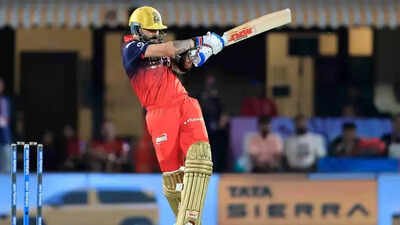 RCB's Virat Kohli scripts IPL history, becomes only batter to ...