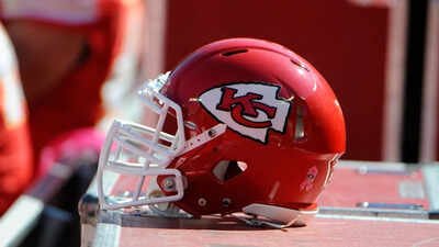 NFL Trade Rumors: Kansas City Chiefs linked to $15M New York Giants pass rusher and $10M Chicago Bears tight end in bold ESPN proposals