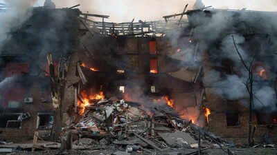 A residential building burns after a Russian missile strike on Kyiv, Ukraine, on Sunday, May 24, 2026. (AP Photo/Evgeniy Maloletka) Russia's renewed missile blitz on Kyiv: the Oreshnik factor and the future of the Ukraine war