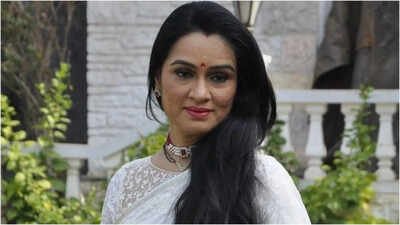Ranveer Singh’s sudden exit from Don 3 triggered a Rs 45 crore loss, prompting Farhan Akhtar’s complaint and FWICE’s non-cooperation directive against him. Meanwhile, CINTAA Vice-President Padmini Kolhapure firmly backed Ranveer, stating the union stands with him. Both Ranveer and Farhan remain silent, while the actor’s spokesperson emphasized dignity and respect in handling the controversy surrounding the iconic franchise. Amid ‘Don 3’ controversy, CINTAA's Padmini Kolhapure stands firmly behind Ranveer Singh
