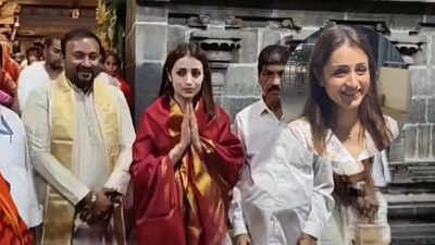 Trisha Krishnan visits Tirupati temple on her birthday; 'Karuppu' actress’ simple look and fans reaction ate unmissable