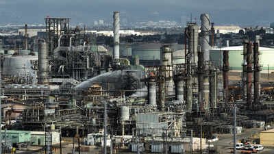 Strait trouble: Global oil tanks running dry at unprecedented pace as Hormuz remains choked