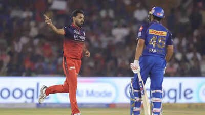 Bhuvneshwar Kumar celebrates after taking the wicket of Rohit Sharma. (Pic credit: IPL) ‘Bring back Bhuvi!’ Ashwin makes big India T20I call after RCB star destroys MI