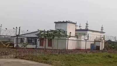 The airport mosque shift will give Kolkata airport a lifeline of 10 more years, aviation industry experts said. How a mosque relocation may give Kolkata airport 10-year lifeline