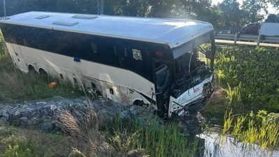 US: Five killed, 34 injured after bus crashes into vehicles on Virginia interstate