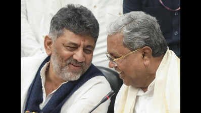 Siddaramaiah and DK Shivakumar at a press conference in Bengaluru on Thursday Kerala 'model' in Bengaluru? Congress pushes for younger & leaner team after Siddaramaiah’s exit, several senior ministers could be axed