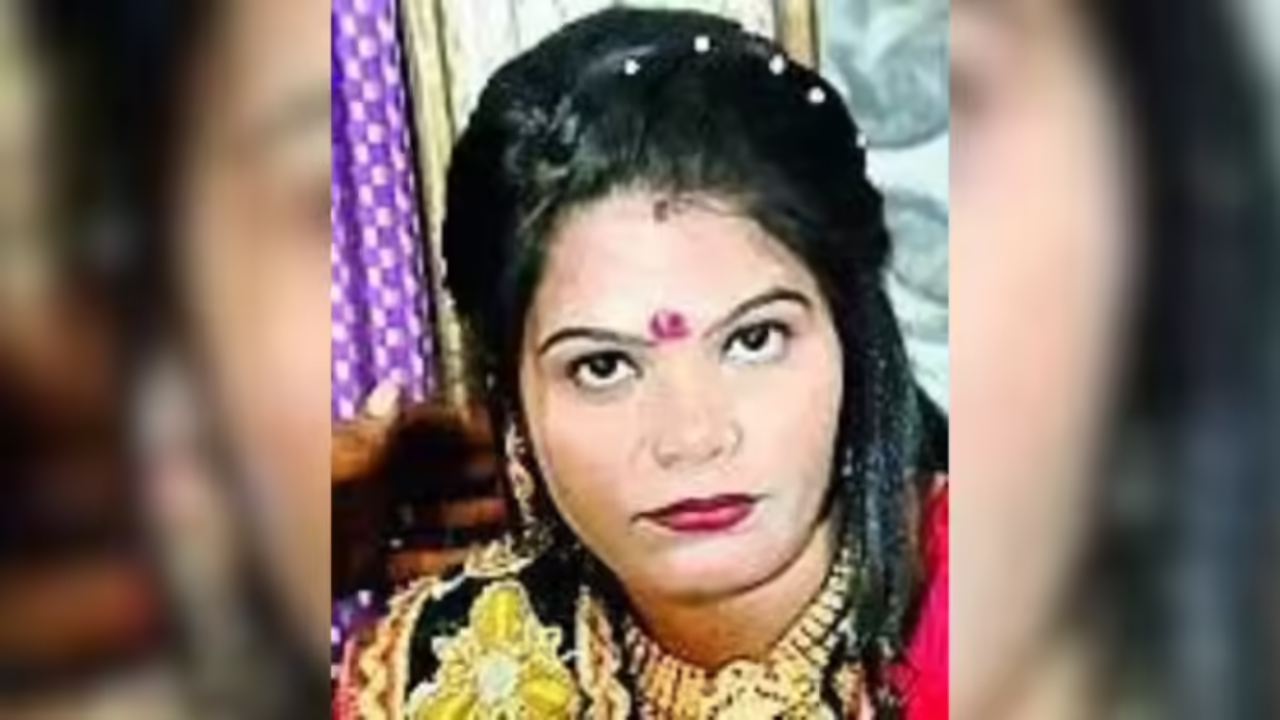35-year-old married woman, Daya Savaliya, a resident of Rupavati village in Visavadar taluka of Junagadh district