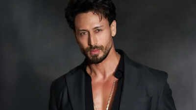 Tiger Shroff wins the internet by crooning soulful cover of Michael Jackson’s iconic track ‘Human Nature’; gets ecstatic on hitting that high note - Watch
