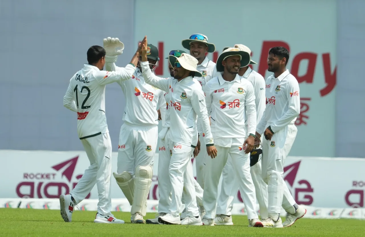 Bangladesh ahead with 156-run lead after halting Pakistan short of first innings total